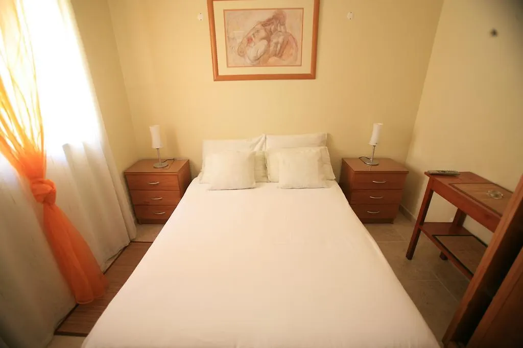 Flow House - Guesthouse Surf Kite Surf School Lagos Bed & Breakfast