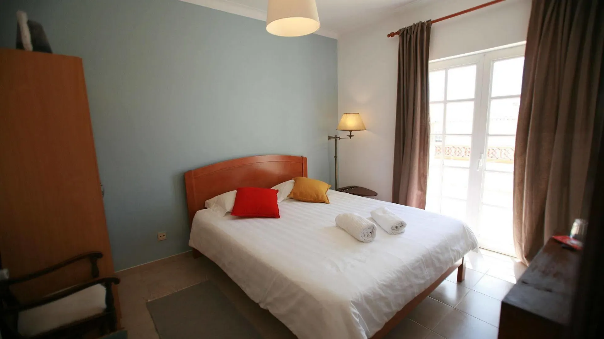 Flow House - Guesthouse Surf Kite Surf School Lagos Bed & Breakfast